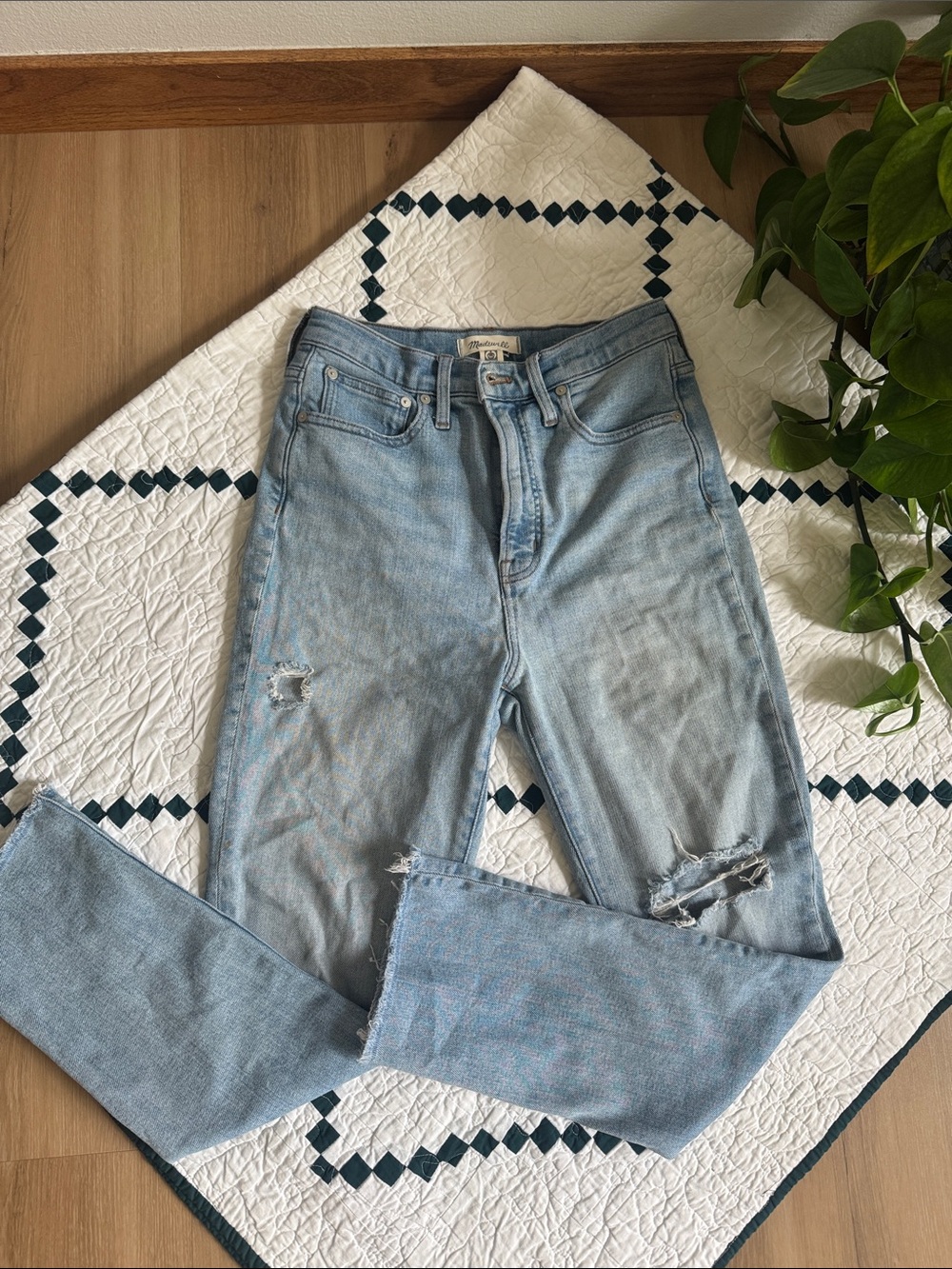 Madewell Light Wash perfect vintage Distressed Straight-Leg Jeans